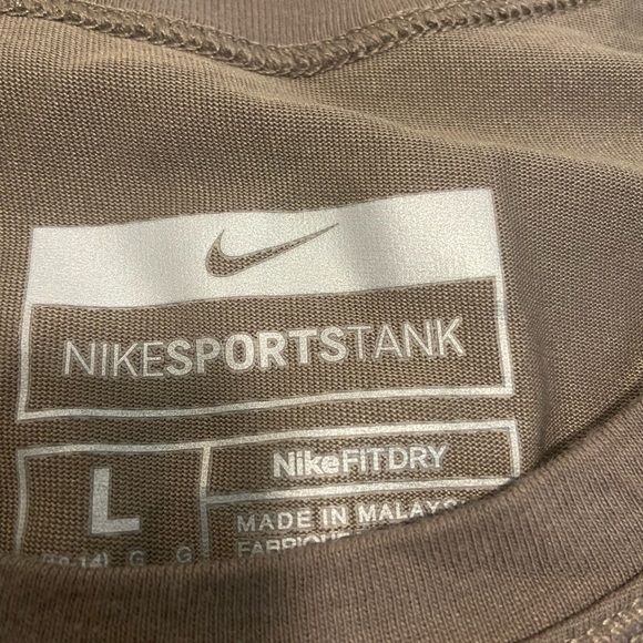 NikeSportsTank - Picture 3 of 3